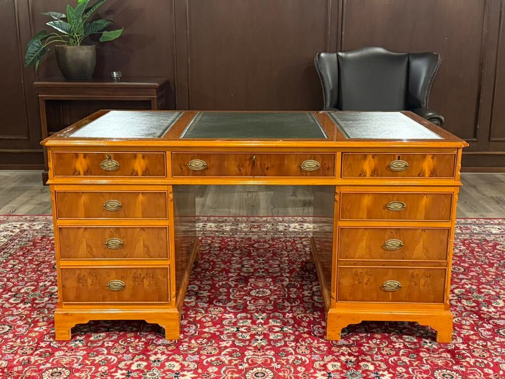 Klassiek Engels bureau #613, Huis en Inrichting, Bureaus, Ophalen of Verzenden, Zo goed als nieuw