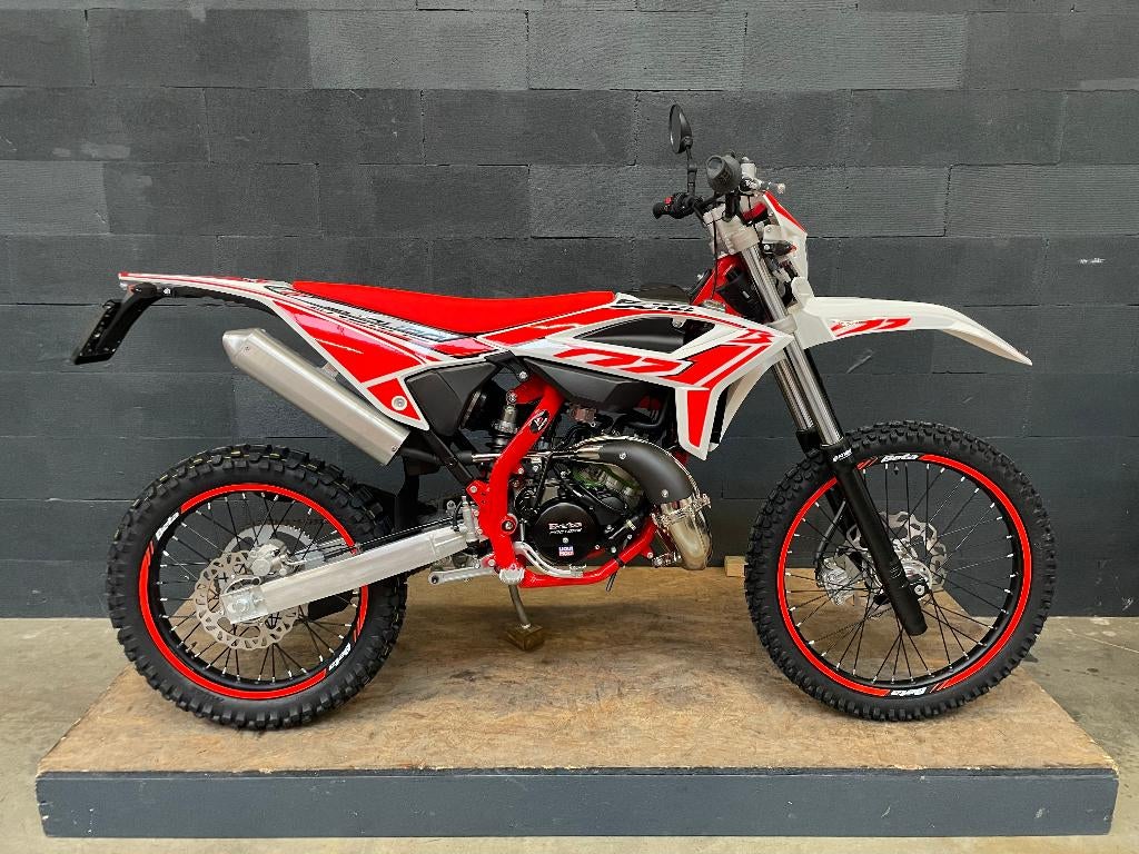 Beta RR 50 Enduro Sport 2025 Wit, Nieuw 50cc AM6, Ophalen, 6 versnellingen, Maximaal 45 km/u, Nieuw