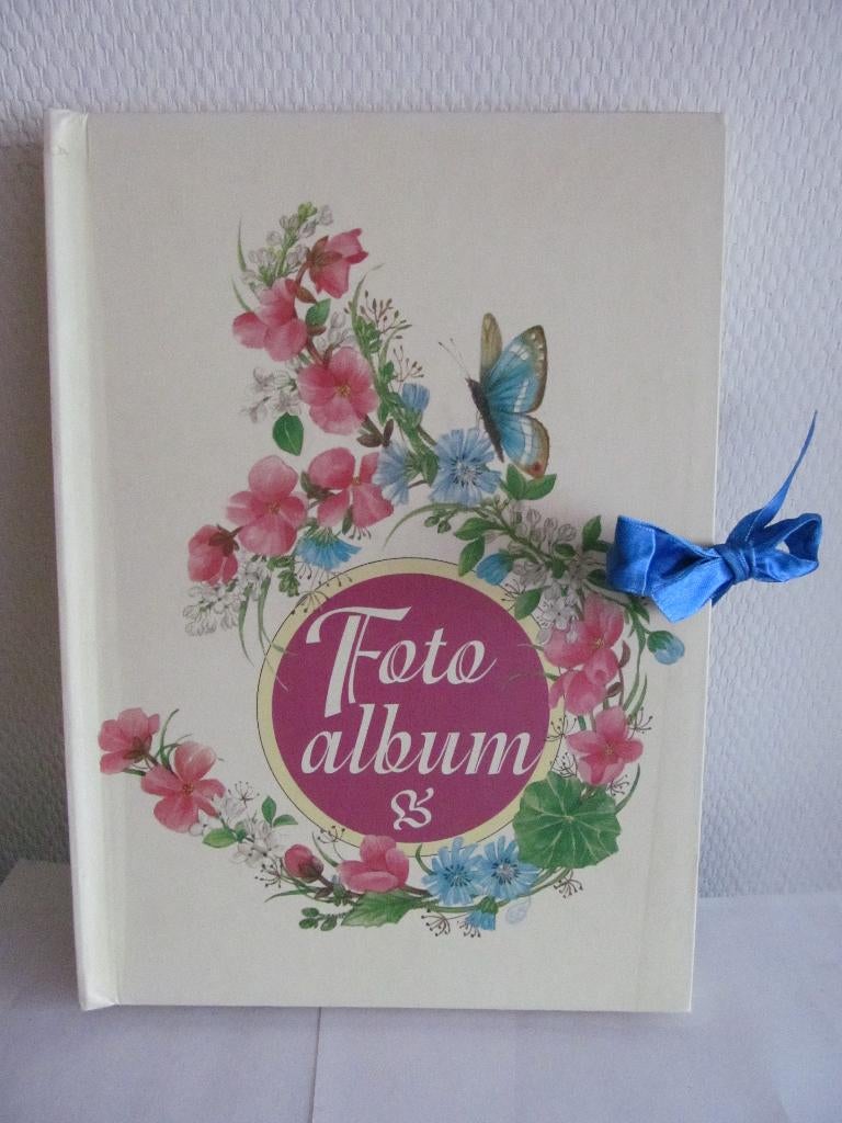 Fotoalbum met passepartou bladzijden met decoratie., Ophalen, Zo goed als nieuw, Fotoalbum