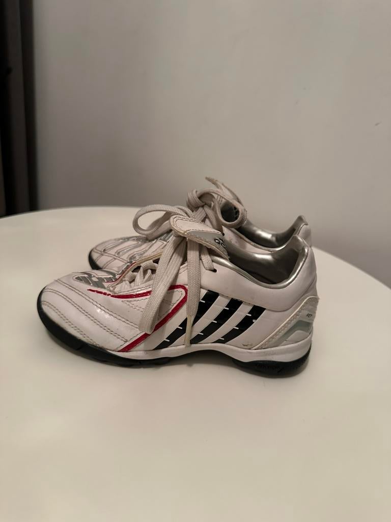 Adidas voetbalschoenen maat 29 kunstgras of hardcourt, Sport en Fitness, Voetbal, Maat XS of kleiner, Ophalen of Verzenden, Zo goed als nieuw