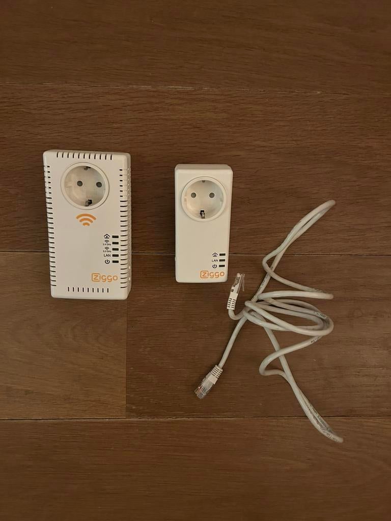 Ziggo Wifi versterker | 2 stuks, Ophalen of Verzenden, Zo goed als nieuw