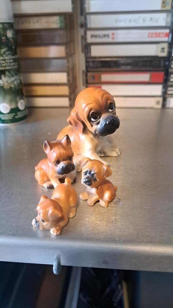 Boxer beeldjes,ouder + puppies (Z263-97), Ophalen of Verzenden, Zo goed als nieuw