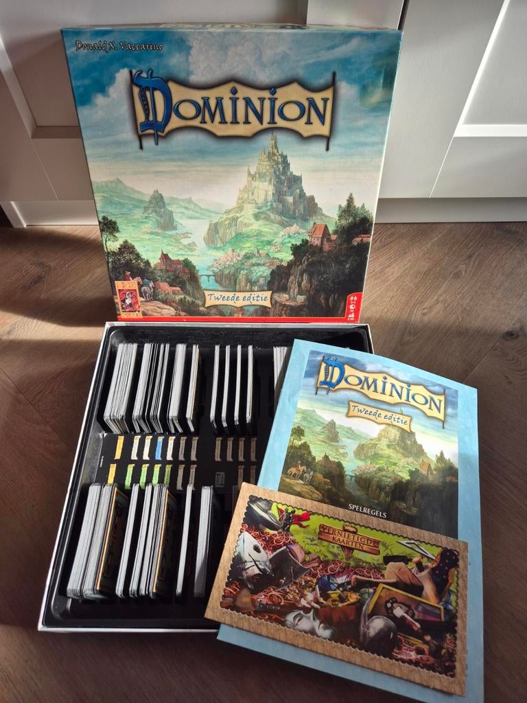 Dominion, Ophalen of Verzenden, Zo goed als nieuw