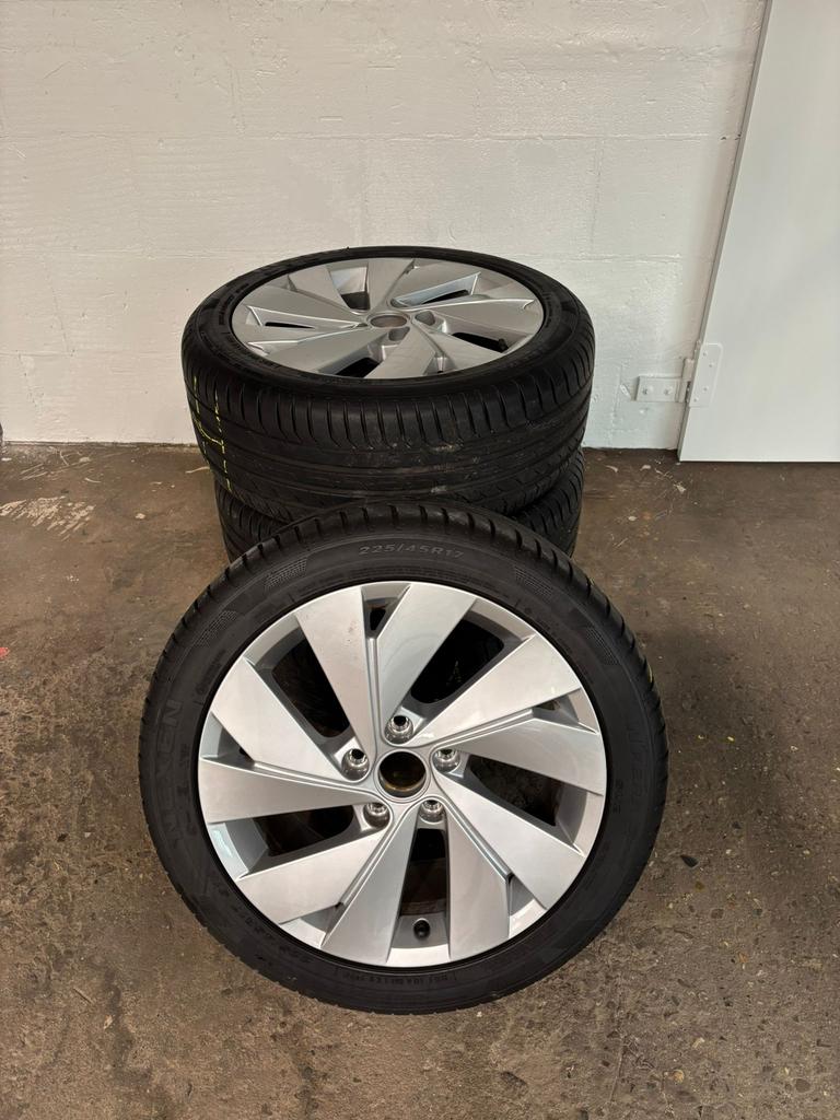 Volkswagen Golf zomerset 17”, Auto-onderdelen, Banden en Velgen, Banden en Velgen, Nieuw, 17 inch, Ophalen of Verzenden