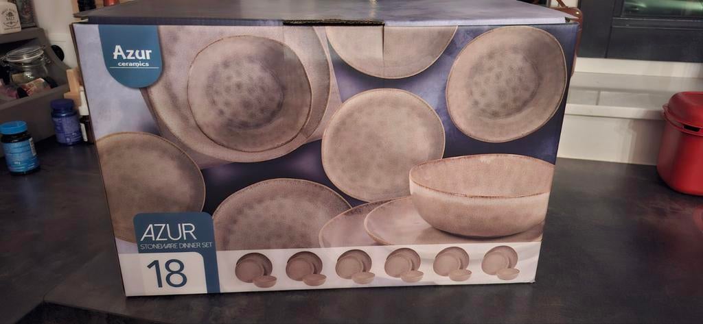 18 delig servies. Nieuw in doos, Overige materialen, Nieuw, Ophalen of Verzenden, Overige stijlen