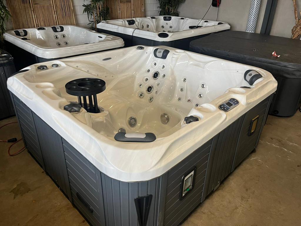 Demo model 5 pers Spa Pleasure incl. Plaatsing & Garantie, Tuin en Terras, Bubbelbaden en Hottubs, Zo goed als nieuw, Filter, Ophalen