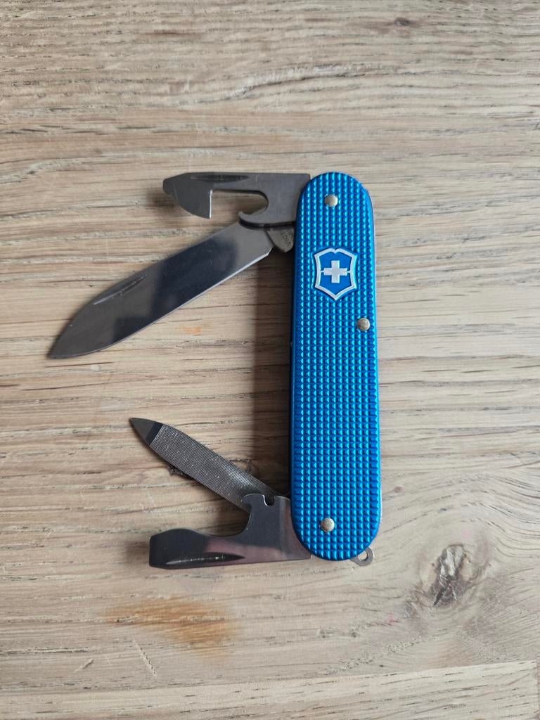 Victorinox Cadet 2020 exclusive, Caravans en Kamperen, Ophalen of Verzenden