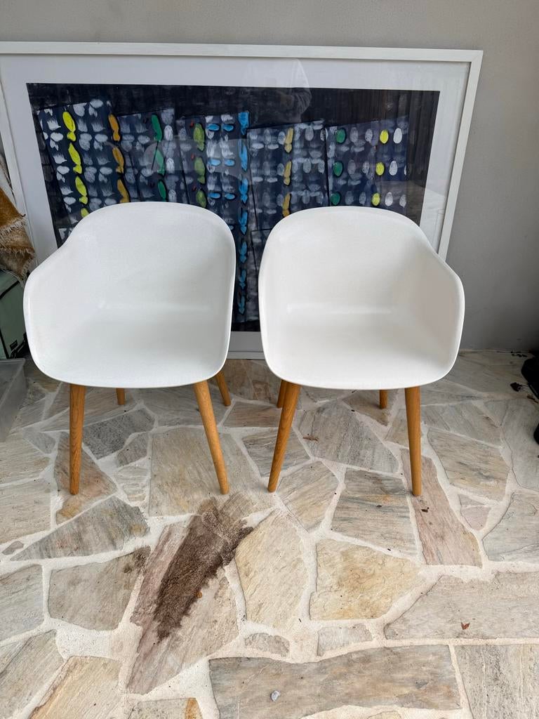 2x Muuto Fiber Chair Eiken Onderstel - Wit Gerecycled, Huis en Inrichting, Ophalen, Twee, Wit, Zo goed als nieuw