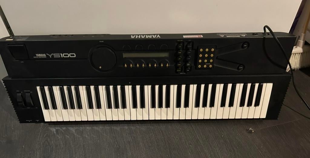 Yamaha YS100 digitale synthesizer, Yamaha, Ophalen of Verzenden, Aanslaggevoelig, 61 toetsen