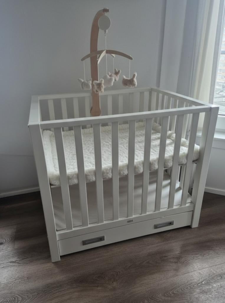 Mooie witte babybox van TWF, met opberglade, Ophalen, Zo goed als nieuw, Ledikant