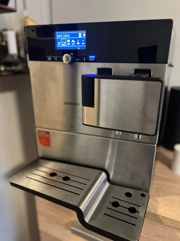 Soemens EQ 8 series 300, Carl-Wery-Strasse 34 81739 München Deutschland, BSH Hausgeräte GmbH, 10 kopjes of meer, Koffiemachine