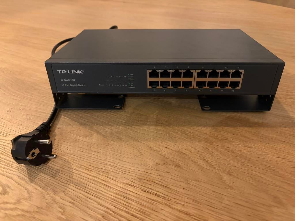 TP- LINK 16-poorts gigabit switch, Computers en Software, Netwerk switches, Zo goed als nieuw, Ophalen
