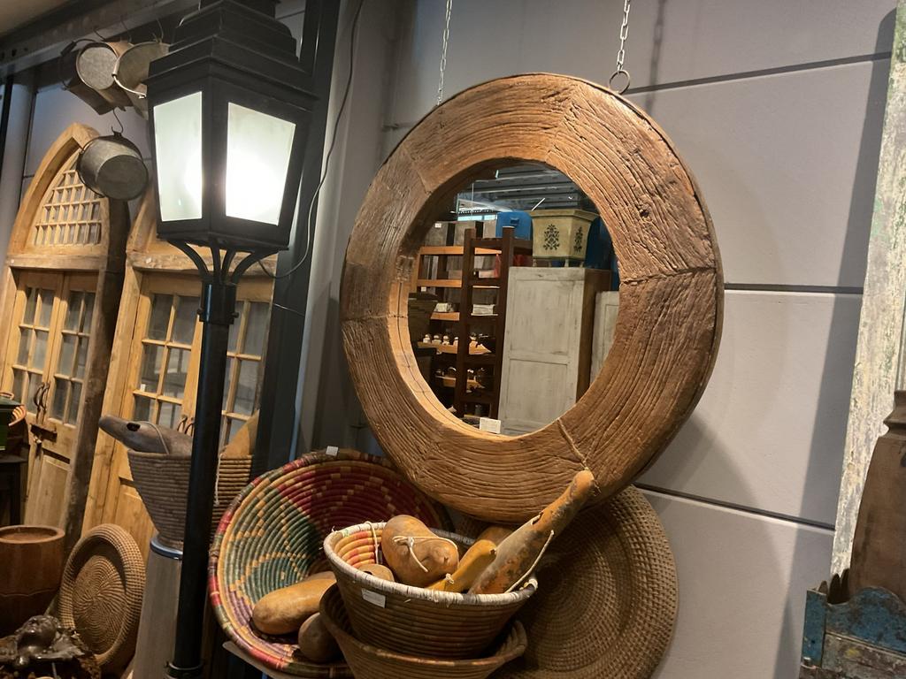 Grote ronde antieke spiegel met teakhouten frame, 100 tot 150 cm, Rond, 125 cm of meer, Ophalen of Verzenden