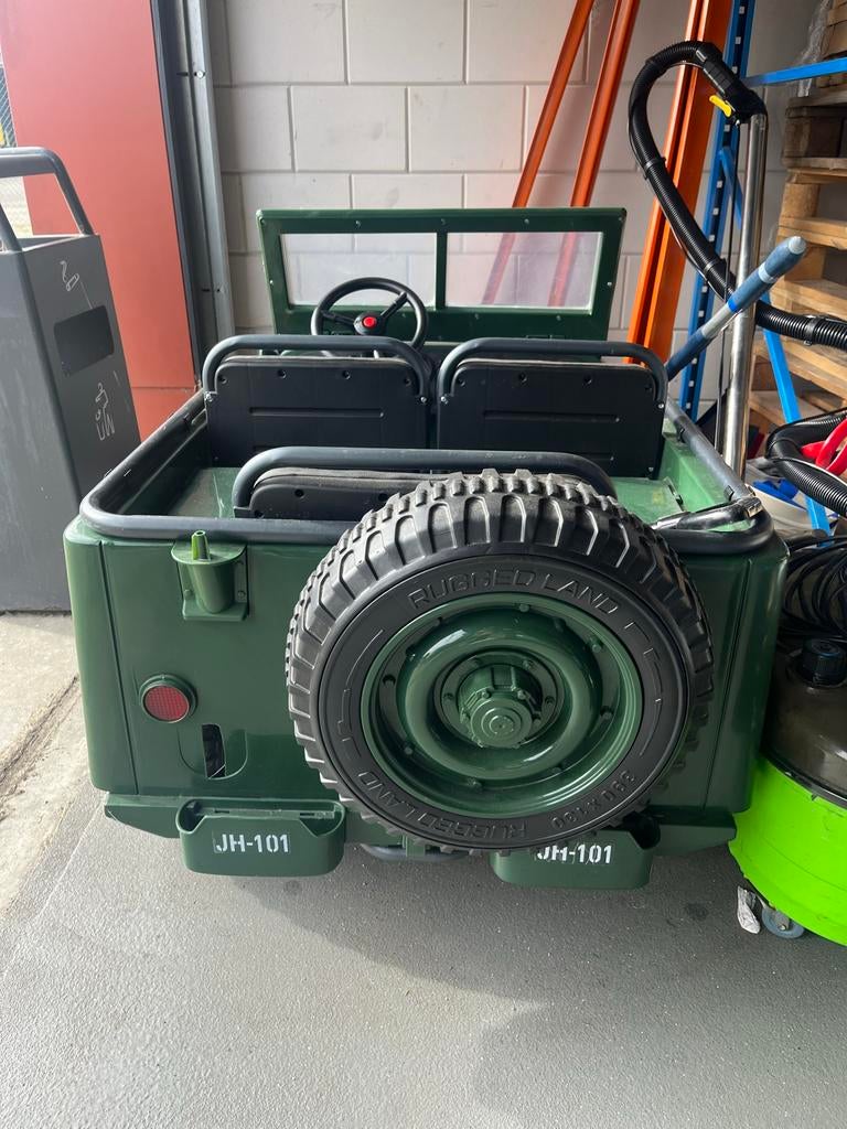 Elektrische Jeep 4X4 - 23 Volt - 3 Persoons, Ophalen, Gebruikt