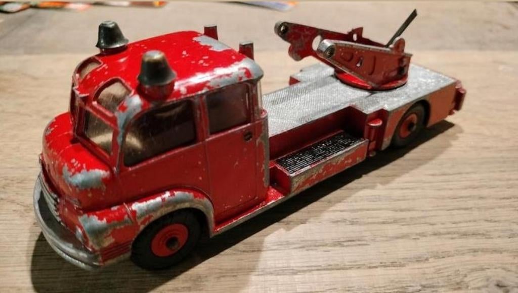 DINKY TOYS brandweer wagen supertoys mist ladder, Ophalen of Verzenden, Gebruikt, Bus of Vrachtwagen, Dinky Toys