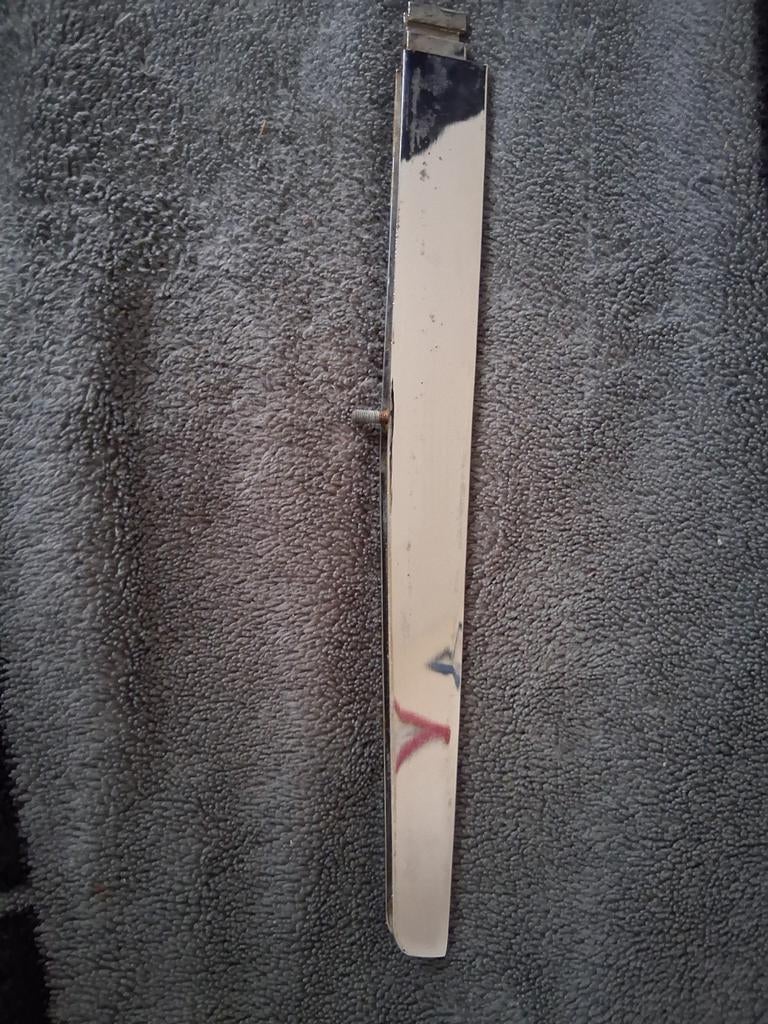 W 107 SL/SLC Chroom strip welke onder de achterklep zit, Gebruikt, Achterklep, Mercedes-Benz, Achter
