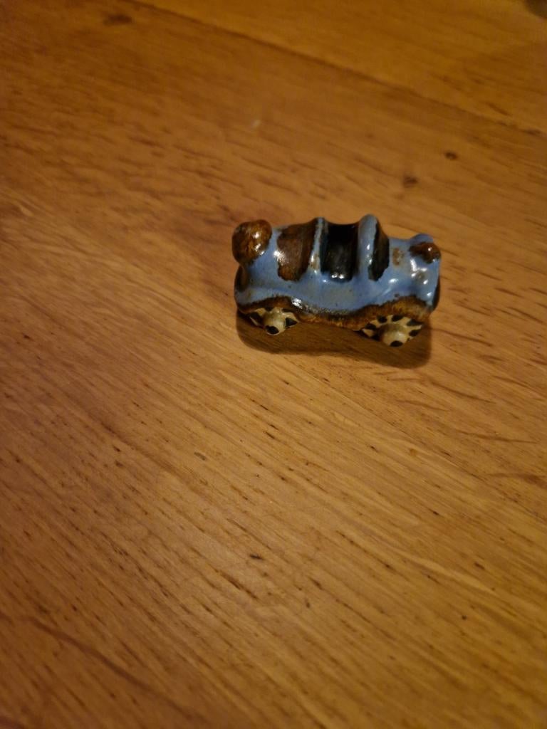 GEGLAZUURD BROCANT AUTO BEELDJE LETTERBAK, Ophalen of Verzenden, Overige typen