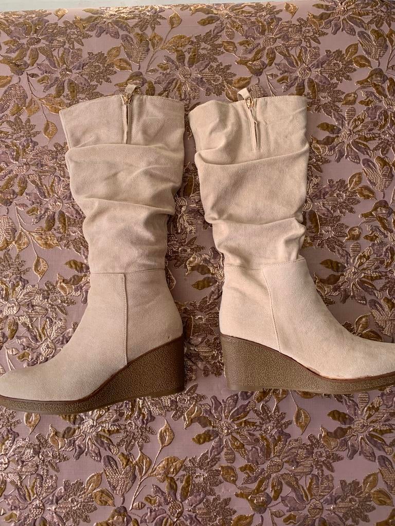 Lange ecru sleehaklaarzen maat 38, Ophalen of Verzenden, Zo goed als nieuw, Beige