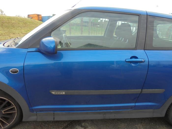Portier 2Deurs links van een Suzuki Swift (ZCG), Gebruikt, -, Deur, -