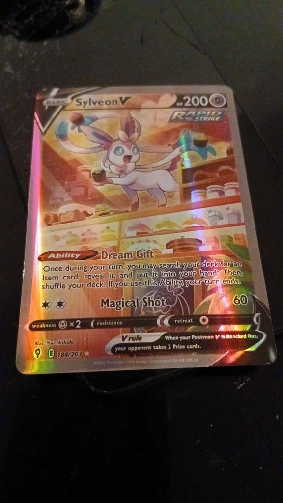 Sylveon V (Full Art) - Evolving Skies 184/203 Pokémon Kaart, Ophalen of Verzenden, Zo goed als nieuw, Losse kaart, Foil