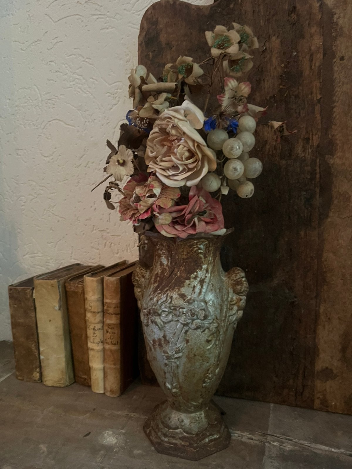 Gietijzer gietijzeren graf vaas grafvaas bloementak brocante, Ophalen of Verzenden