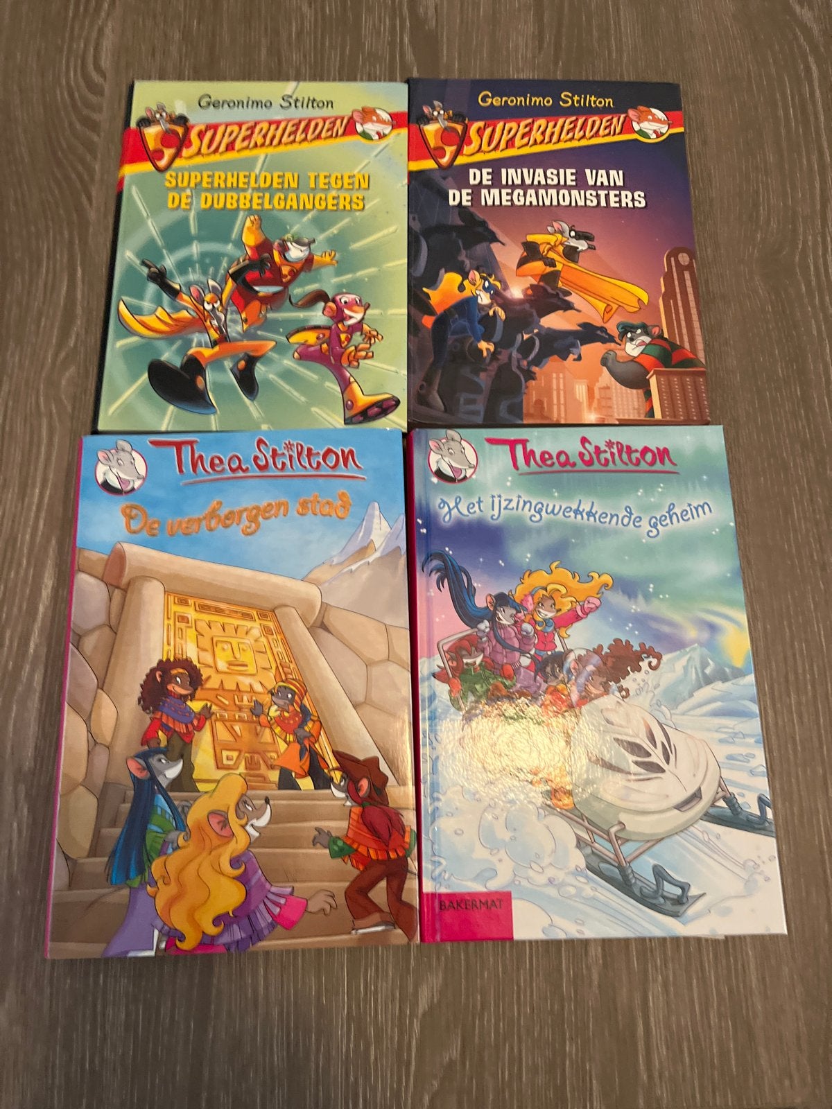 Geronimo Stilton & Thea Stilton boeken - 4 stuks, Boeken, Ophalen, Zo goed als nieuw, Fictie algemeen