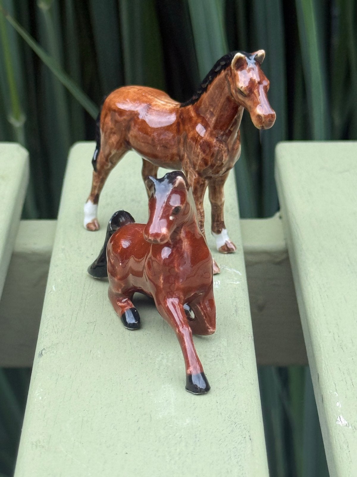 Kleine paardjes, mogelijk Beswick, ca. 4 cm hoog, Ophalen of Verzenden, Gebruikt, Paard, Beeldje of Figuurtje