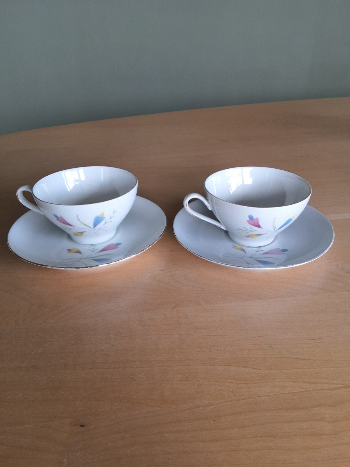 2 theekopjes met schoteltjes, Ophalen of Verzenden