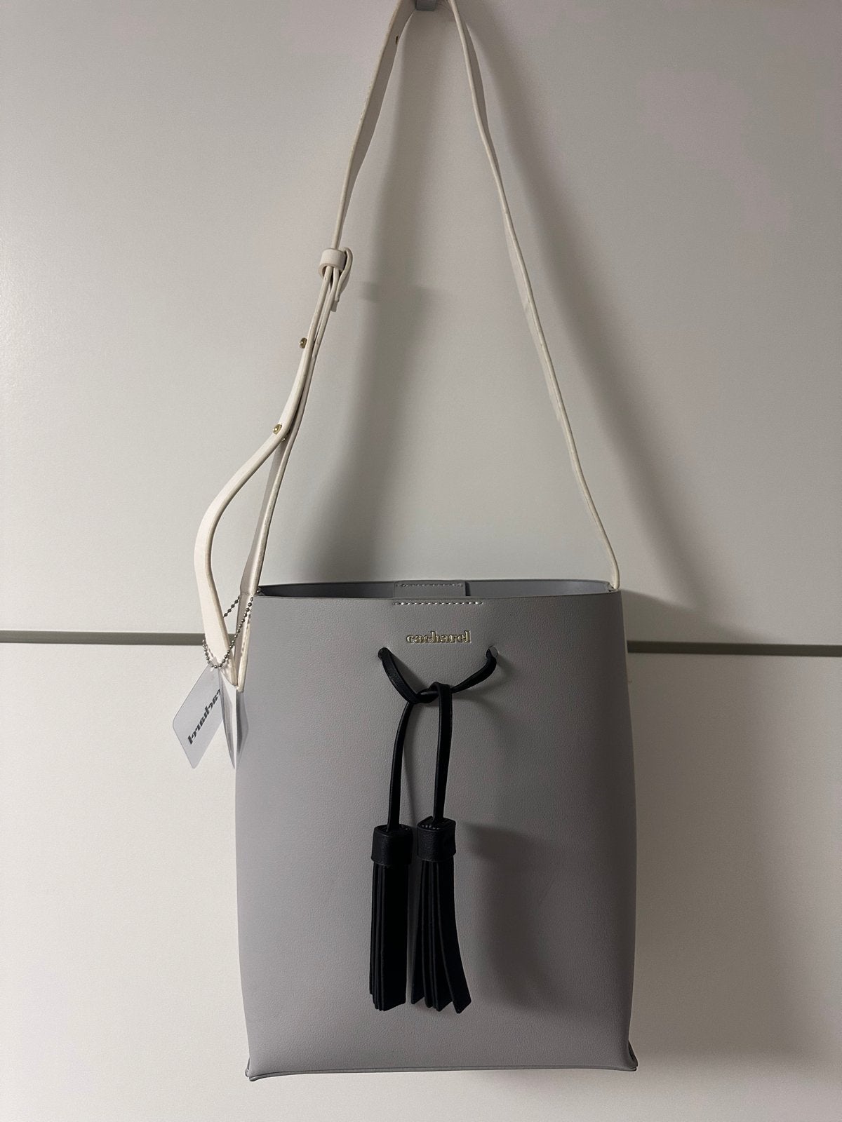 Cacharel Tuilerie Tas - Lichtgrijs, Zo Goed Als Nieuw, Ophalen of Verzenden, Zo goed als nieuw, Grijs, Schoudertasje