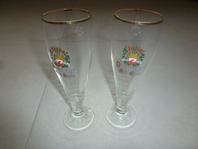 NIEUW 2 mooie taps toelopende bierglazen DOMMELSCH oud bruin, Verzamelen, Ophalen of Verzenden, Nieuw, Glas of Glazen, Dommelsch