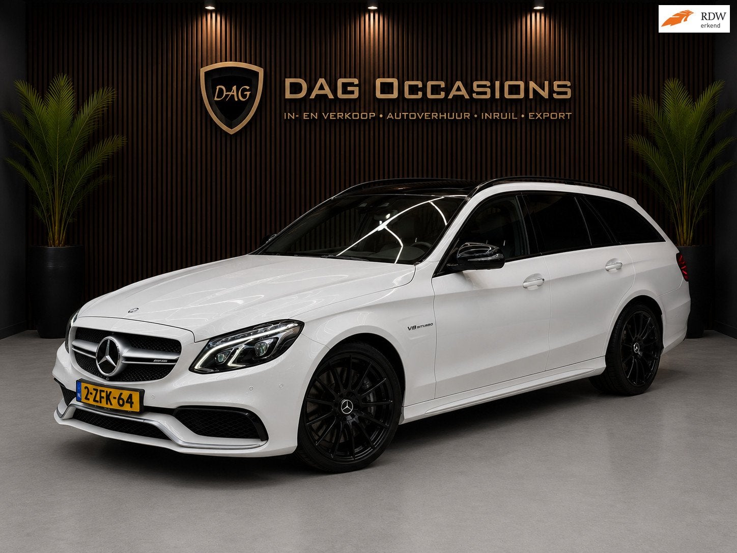 Mercedes-Benz E63 AMG ORG NL|BOMVOL|DEALER ONDERHOUDEN, Auto's, Mercedes-Benz, 5461 cc, Gebruikt, Adaptive Cruise Control, 5 stoelen
