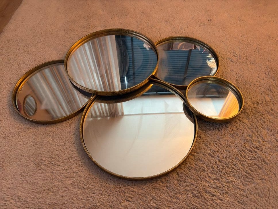 Gouden decoratieve spiegel met meerdere cirkels, Ophalen of Verzenden, Zo goed als nieuw, Minder dan 100 cm, Overige vormen