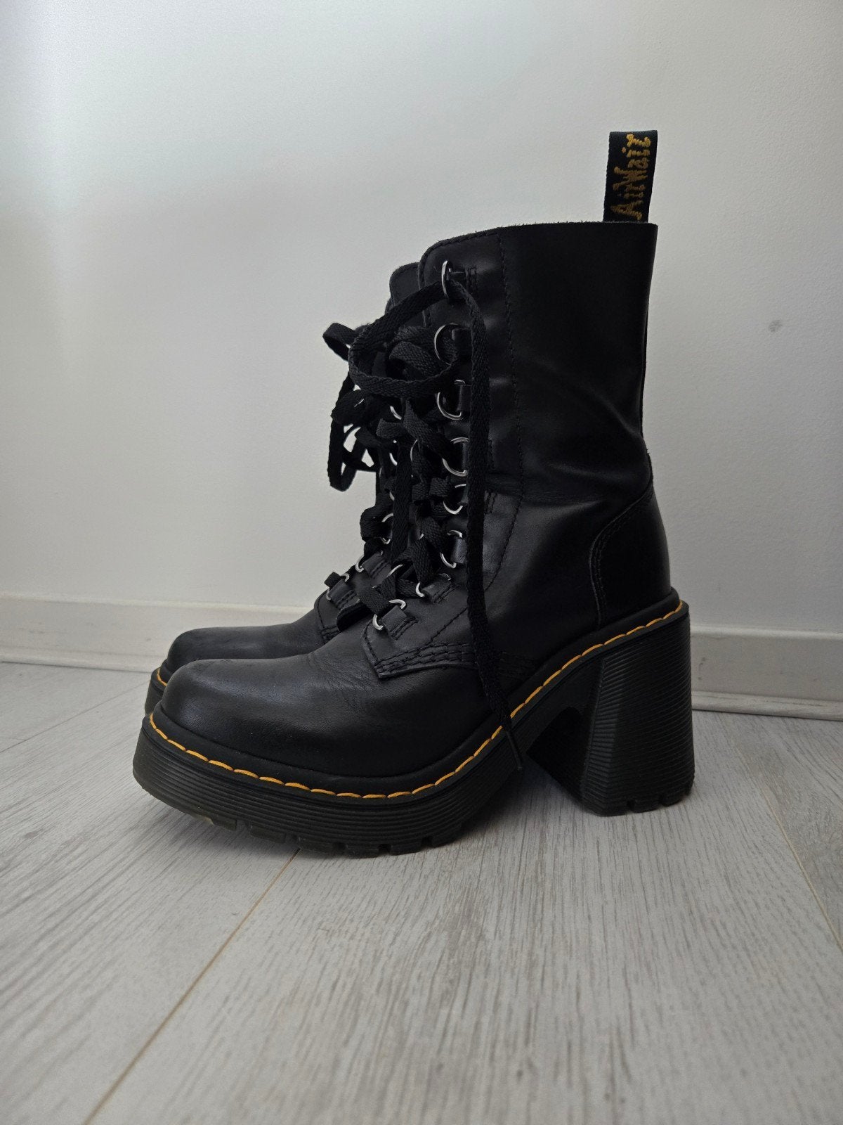 Dr. Martens Sinclair Laarzen met Hak - Zwart Leer, Kleding | Dames, Schoenen, Zwart, Lage of Enkellaarzen, Nieuw, Ophalen of Verzenden