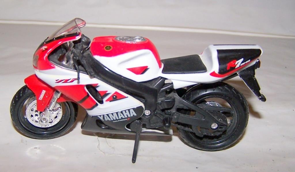 Bburago Yamaha YZF-RF schaalmodel. 1/18. Nwst., Ophalen of Verzenden, Nieuw, Motor, Bburago