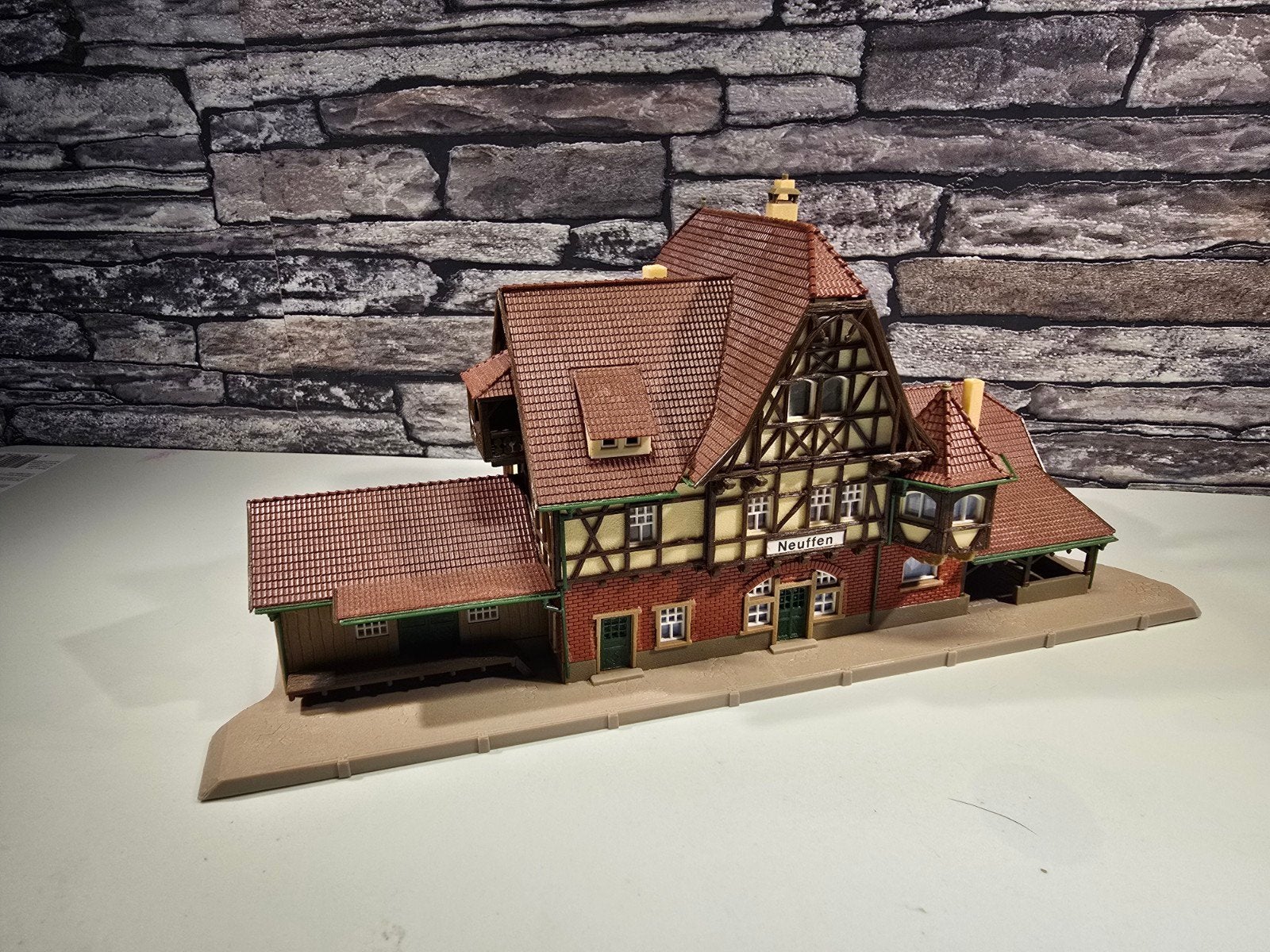 Station stationsgebouw Neuffen N spoor trein 1:160, Overige merken, Gebruikt, Gelijkstroom of Wisselstroom, Brug, Tunnel of Gebouw