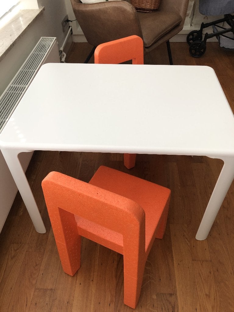 Designset MAGIS kindertafel met 2 stoelen, Ophalen, Zo goed als nieuw, Tafel(s)