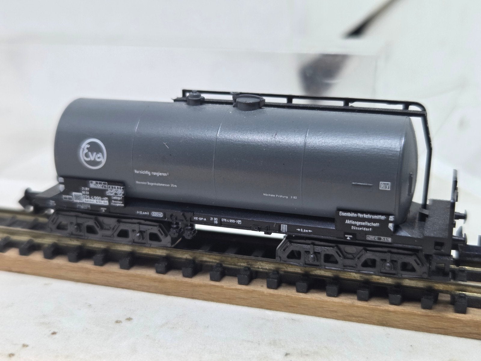 Minitrix Eva tanktransportwagon in nette staat, Hobby en Vrije tijd, Modeltreinen | N-Spoor, Gelijkstroom, Trix, Wagon, Ophalen of Verzenden