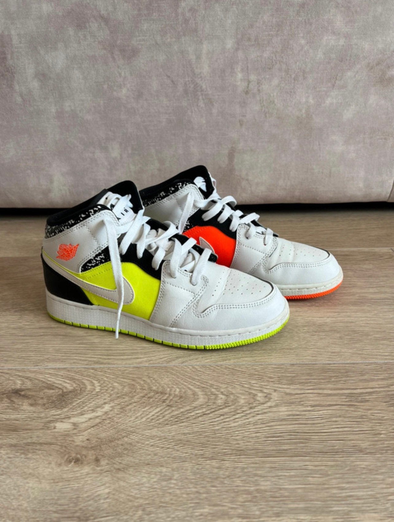 Air Jordan 1 Mid multicolor maat 40, Ophalen of Verzenden, Zo goed als nieuw, Sneakers of Gympen