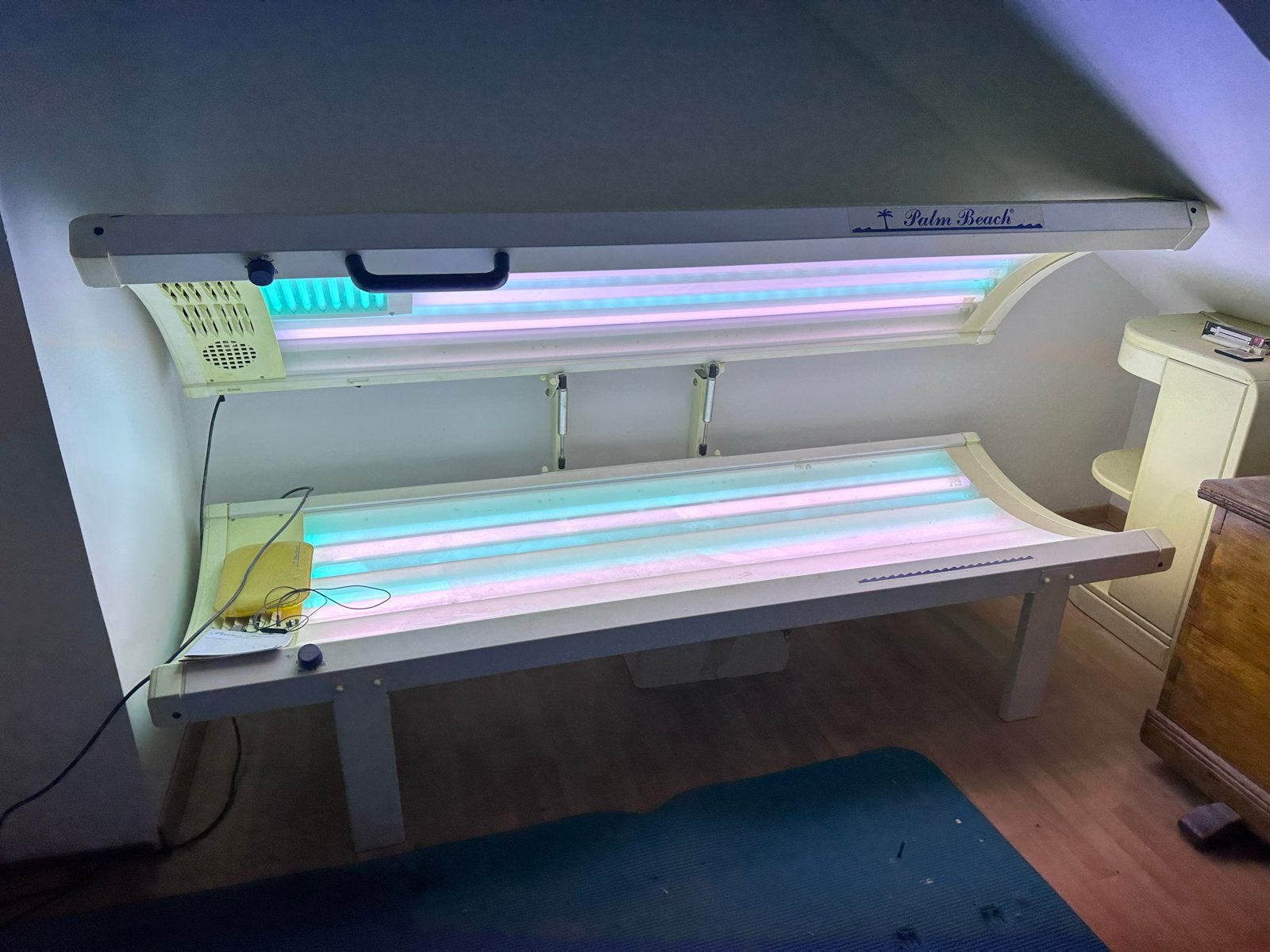 Palm Beach Zonnebank - Dubbelzijdig, Goede Staat, Ophalen, Gebruikt, Zonnebank dubbelzijdig, 15 lampen of meer