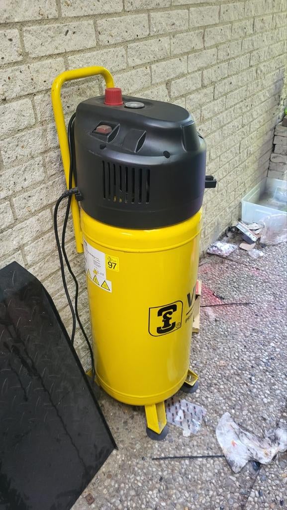 50 liter compressor 8 bar, 6 tot 10 bar, Ophalen of Verzenden, Zo goed als nieuw, 25 tot 100 liter