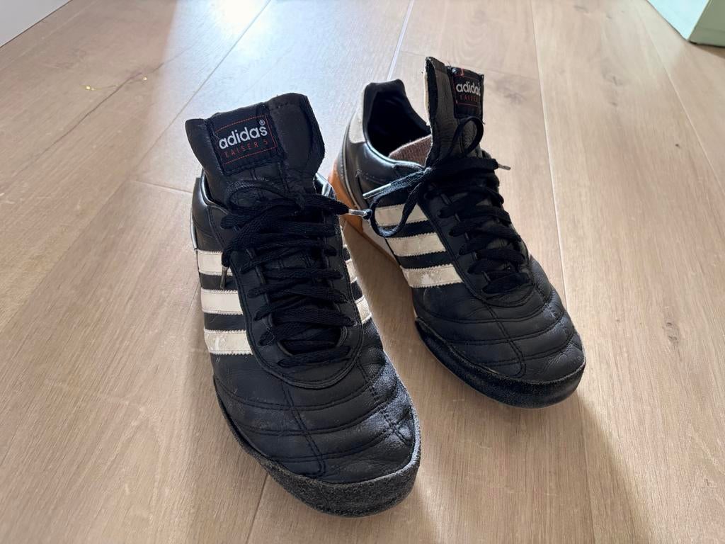 Adidas Kaiser 5 zaalvoetbalschoenen maat 42, Sport en Fitness, Korfbal, Ophalen of Verzenden, Zo goed als nieuw
