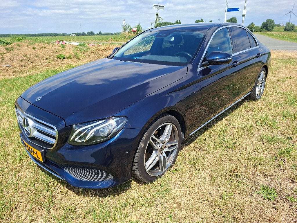 Mercedes-Benz E-Klasse 2.0 E200 Sedan AUT 2018 Blauw, Auto's, 4 cilinders, Grijs, Particulier, Sedan