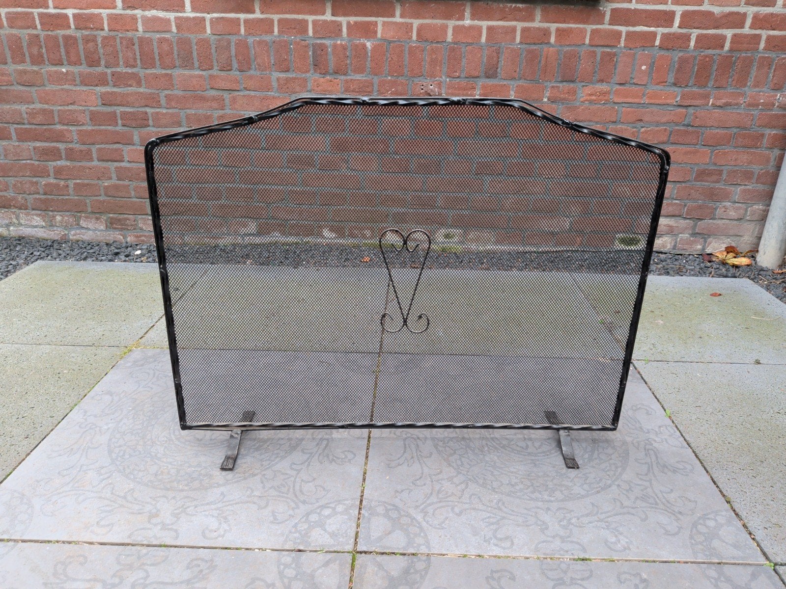 Zwart metalen haardscherm met hartdecoratie, Huis en Inrichting, Ophalen, Gebruikt, Vrijstaande haard, Overige soorten