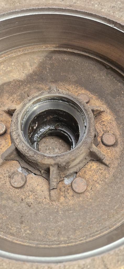 Gezocht remtrommel 6 steeks 8 tons kipper schuitema, Auto diversen, Aanhangwagen-onderdelen, Ophalen