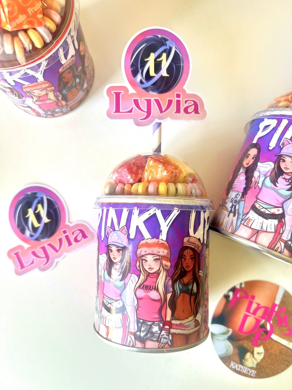 Katseye pinky up pringles traktatie, Ophalen of Verzenden, Nieuw, Feestartikel, Verjaardag