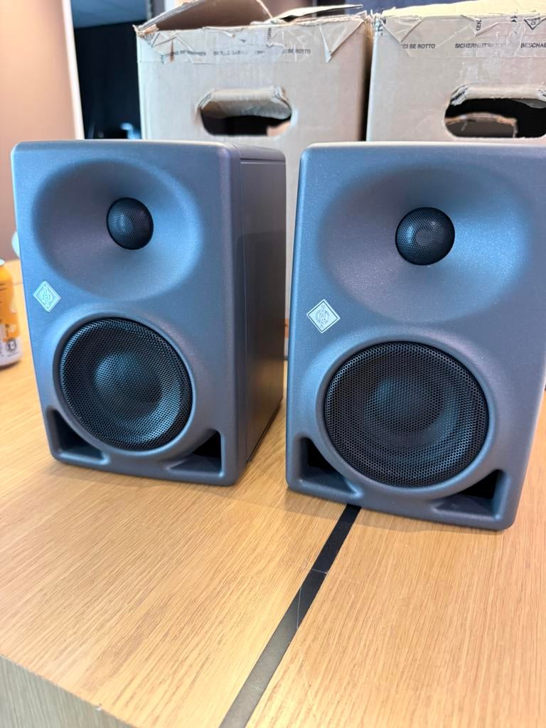 Neumann KH80 DSP, Zo goed als nieuw, 120 watt of meer, Front, Rear of Stereo speakers, Ophalen