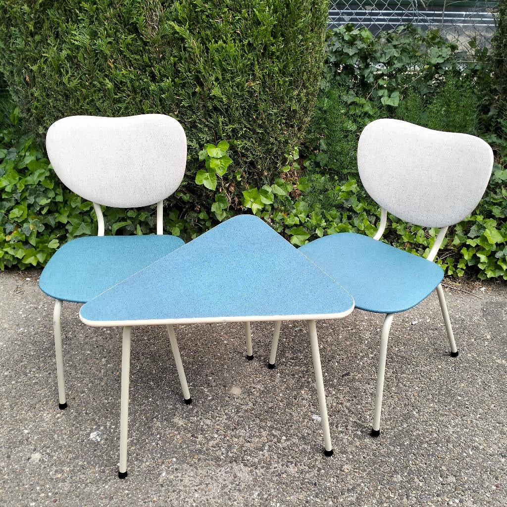 vintage stoelen en tafeltje jaren 60, Huis en Inrichting, Gebruikt, Twee, Blauw, Ophalen of Verzenden
