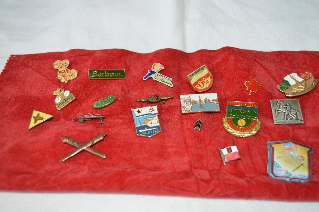 19 x oude / vintage pins/broche vorige eeuw, Verzamelen, Ophalen of Verzenden, Gebruikt, Overige onderwerpen, Speldje of Pin