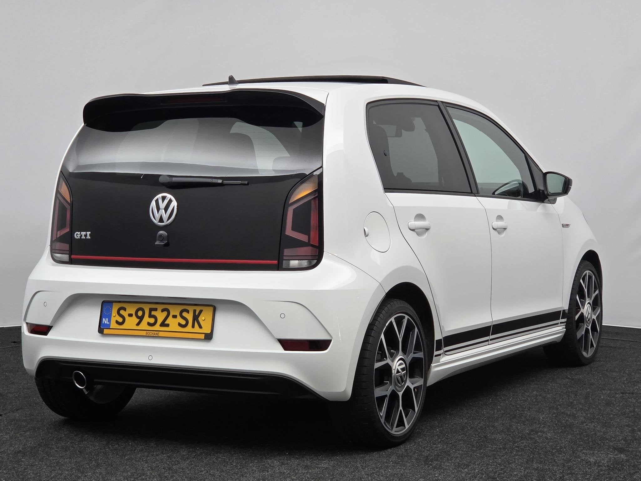 Volkswagen Up! 1.0 TSI GTI | Panoramadak | Beats Audio | Cli, 970 kg, Stof, Met garantie (alle), 4 stoelen