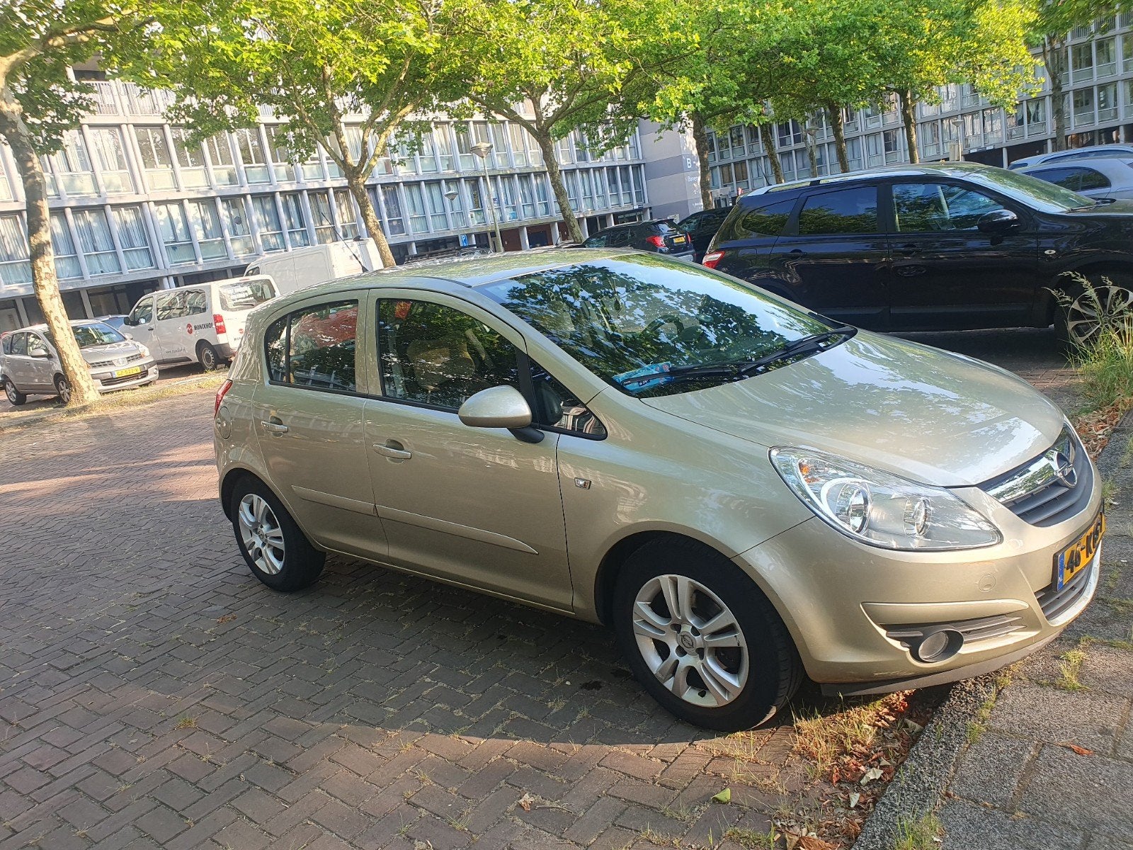 Opel Corsa 1.4 16V 5D 2009 Beige, Auto's, Voorwielaandrijving, 1063 kg, 4 cilinders, Origineel Nederlands